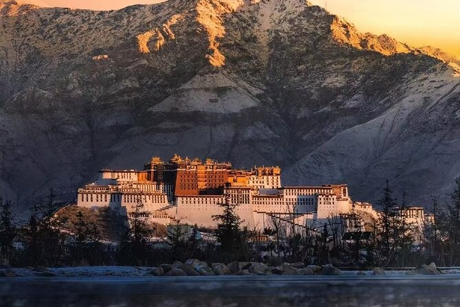 13 Day Classic Tibet Tour on Flight and Soft Sleeper Train - Days 1 and 2: Chengdu, Xining, and the train east