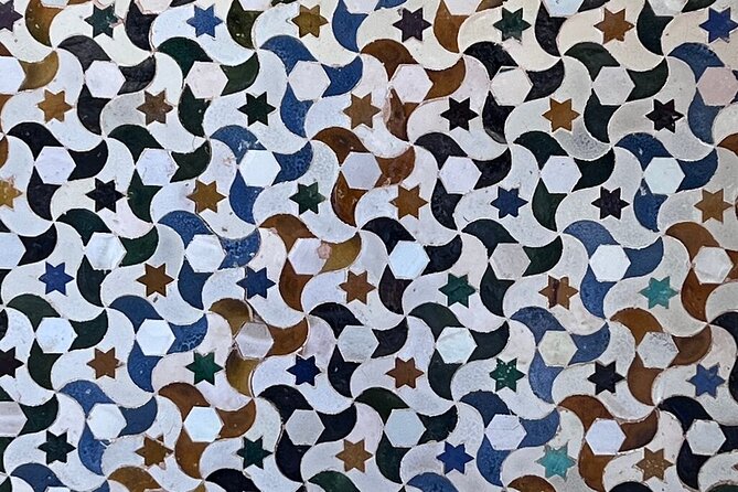 Alhambra tickets with Nasrid Palaces + Tourist Train - Practical advice for a smoother visit