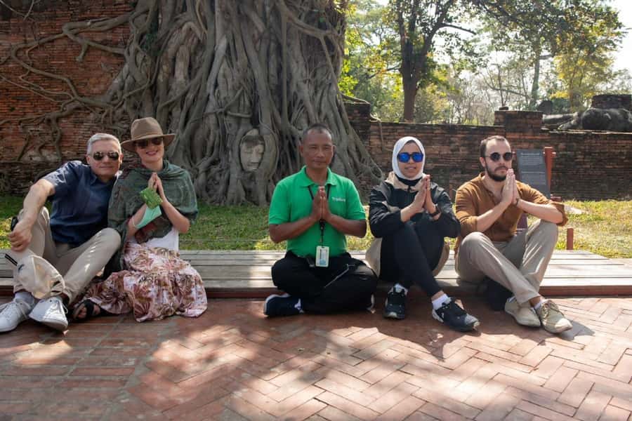 Bangkok: Ayutthaya, Railway & Floating Markets Full-Day Tour - The guides are the strongest part