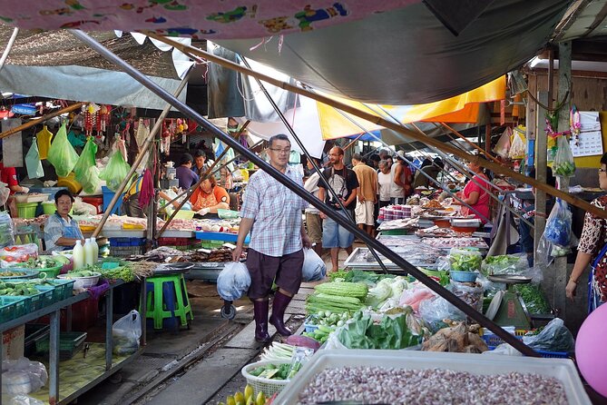 Bangkok Damnoen Floating Market and Maeklong Railway Private Tour - Leaving Bangkok at 8 a.m. in a private van