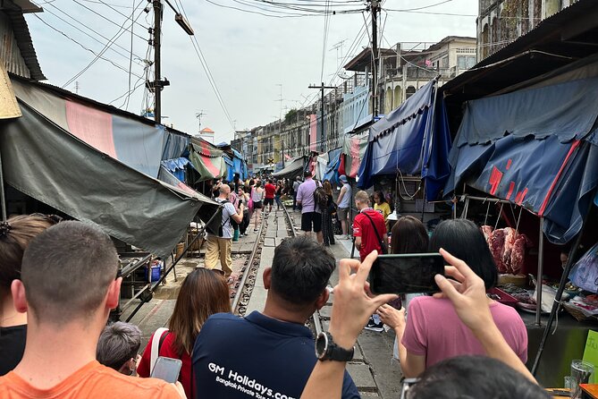 Bangkok Damnoen Floating Market and Maeklong Railway Private Tour - What the guide adds to the day