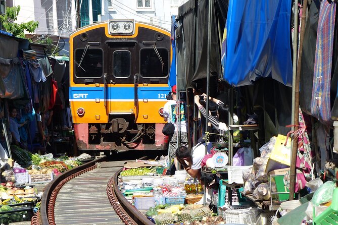 Bangkok: Floating Market and Train Tour with Guide in Spanish and English - From the railway to Damnoen Saduak