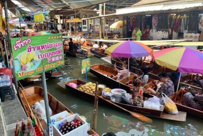 Floating Market and Train Tour with Guide in Spanish and English