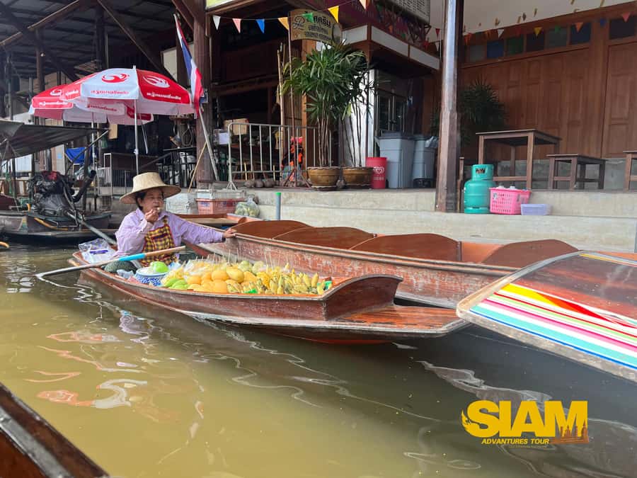 Bangkok: Floating Market, River Kwai, Railway Tour w/ Lunch - Guides, transport, and group style