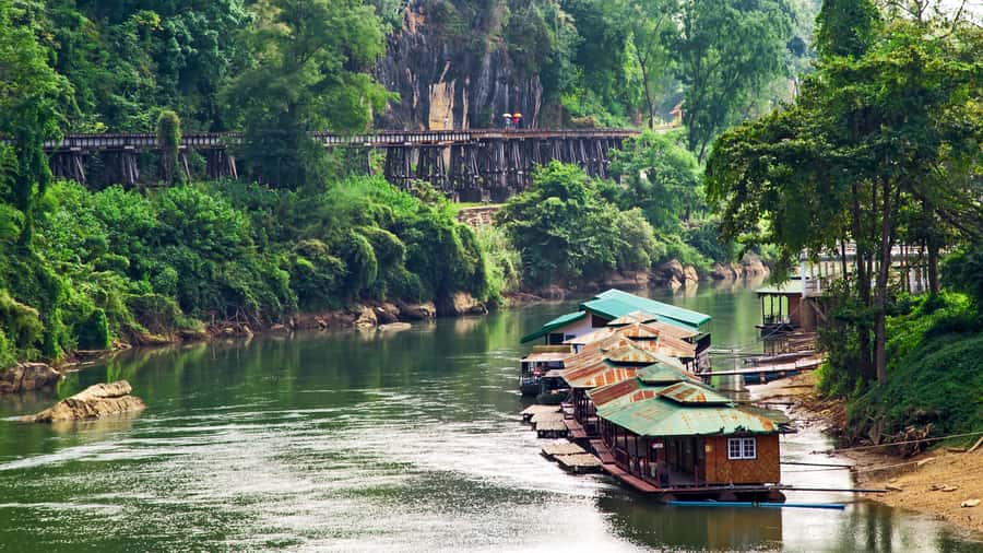 Bangkok: Kanchanaburi, River Kwai & Death Railway Tour - Tham Krasae railway station and lunch beside the route