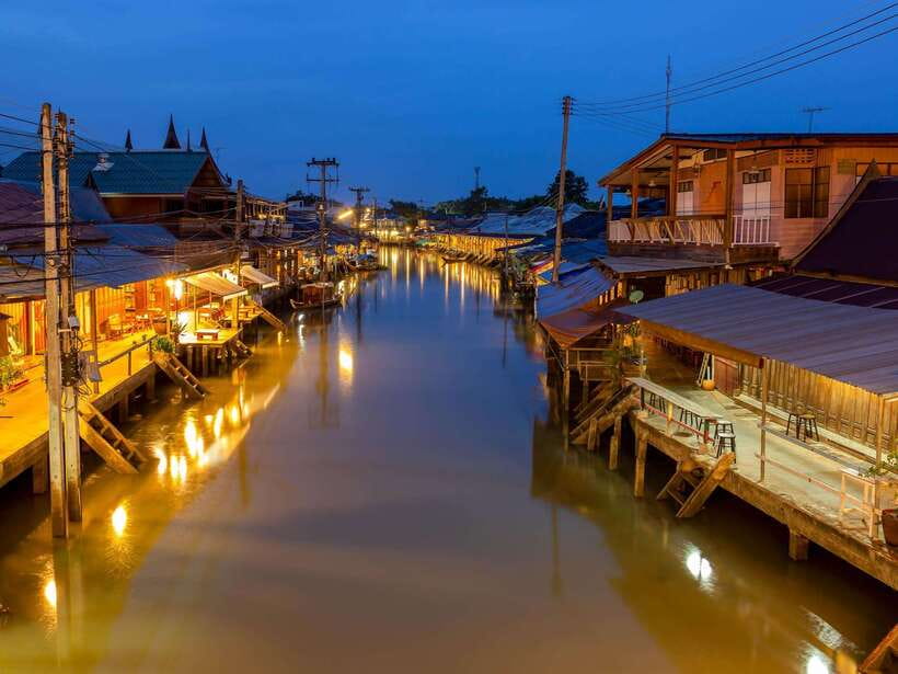 Bangkok: Maeklong Railway & Amphawa Floating Market Day Trip - The firefly boat ride after sunset