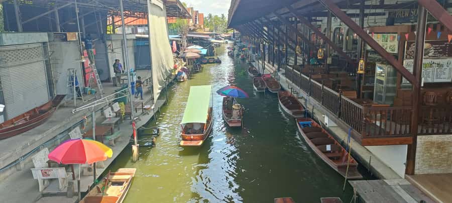 Bangkok: Maeklong Railway & Damnoen Saduak Floating Markets - Should you book this market tour?