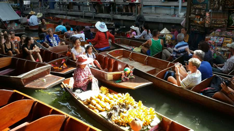 Bangkok: Maeklong Railway & Damnoen Saduak Floating Markets - Why these two markets make a good Bangkok day trip