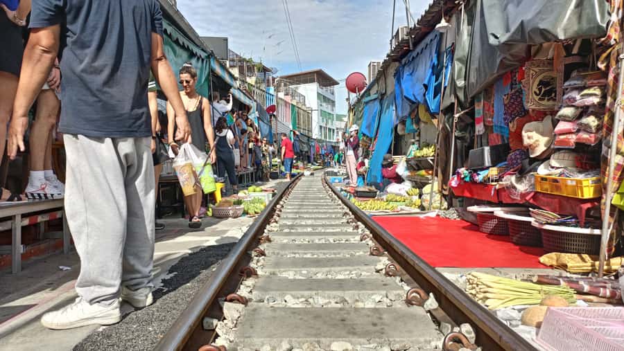 Bangkok: Maeklong Railway & Damnoen Saduak Floating Markets - Guide, vehicle, and private-group value