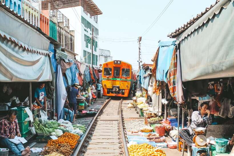 Bangkok: Railway and Floating Market Tour with Dragon Temple - The pace, vehicle, and guide support