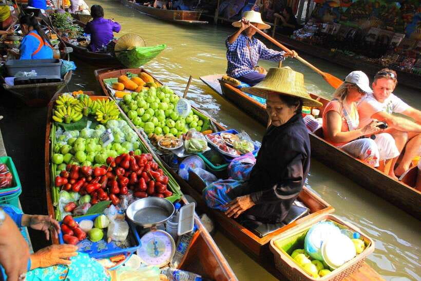 Bangkok: Railway and Floating Market Tour with Dragon Temple - Who should book this experience?