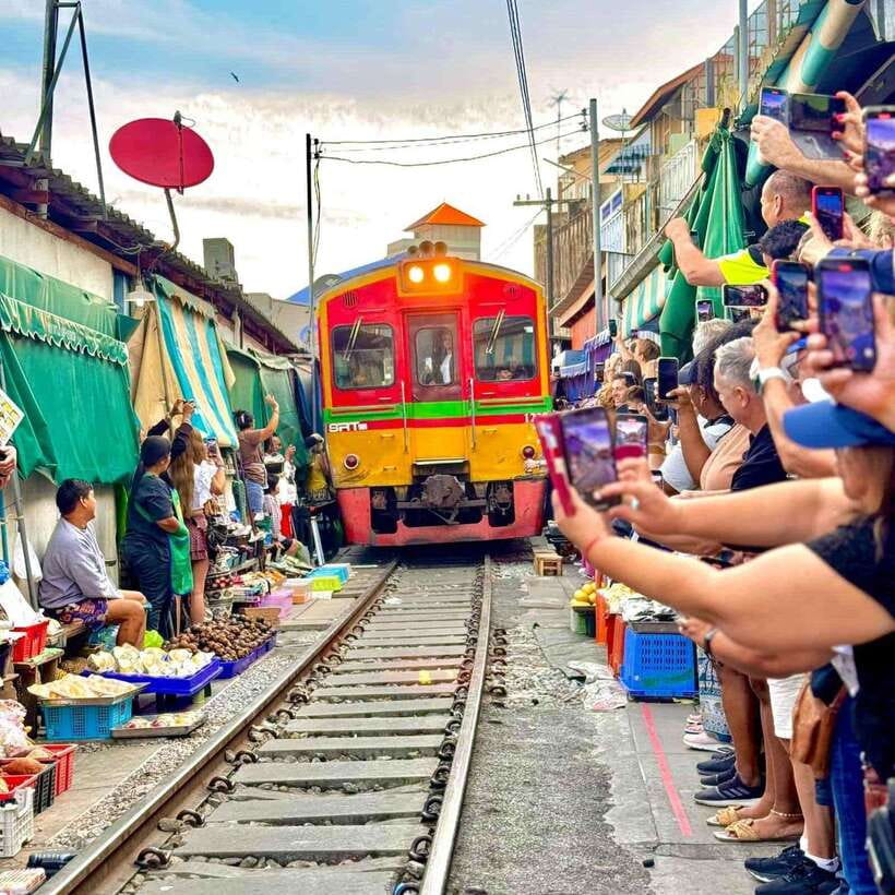 Bangkok: Railway and Floating Market Tour with Dragon Temple - Is this Bangkok day trip worth $16?
