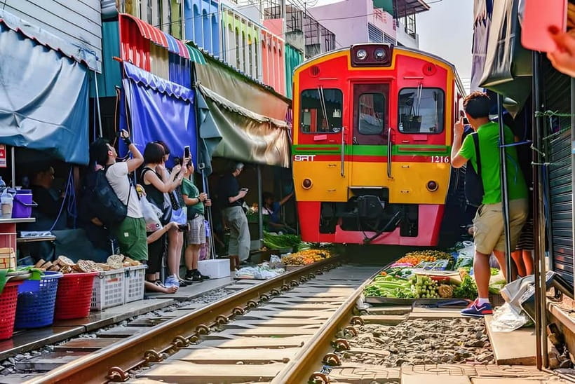 Bangkok: Railway, Floating Market & Chao Phraya Cruise Tour - Damnoen Saduak by traditional paddle boat