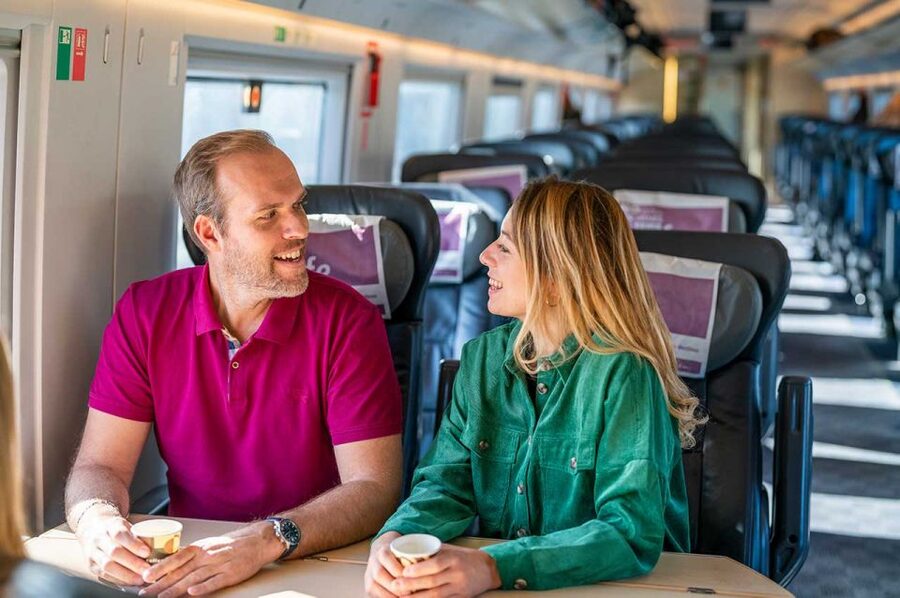 Barcelona: Girona Private Guided Tour by High-Speed Train - Arriving in Girona’s old center