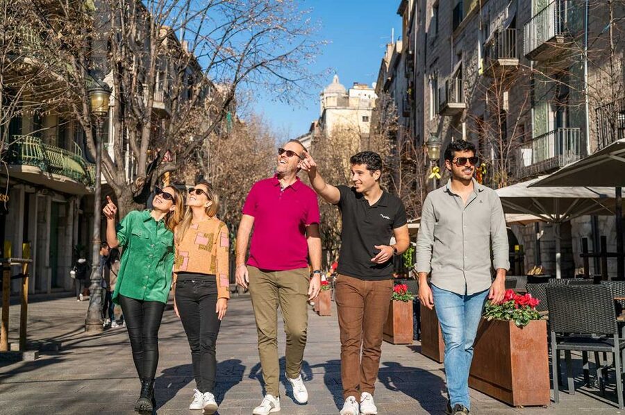 Barcelona: Girona Private Guided Tour by High-Speed Train - How the free time fits into the day