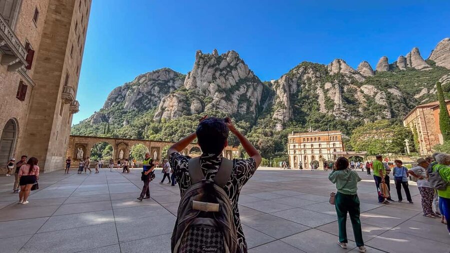 Barcelona: Montserrat, Black Madonna, Rack Railway & Liquors - The five details that matter most