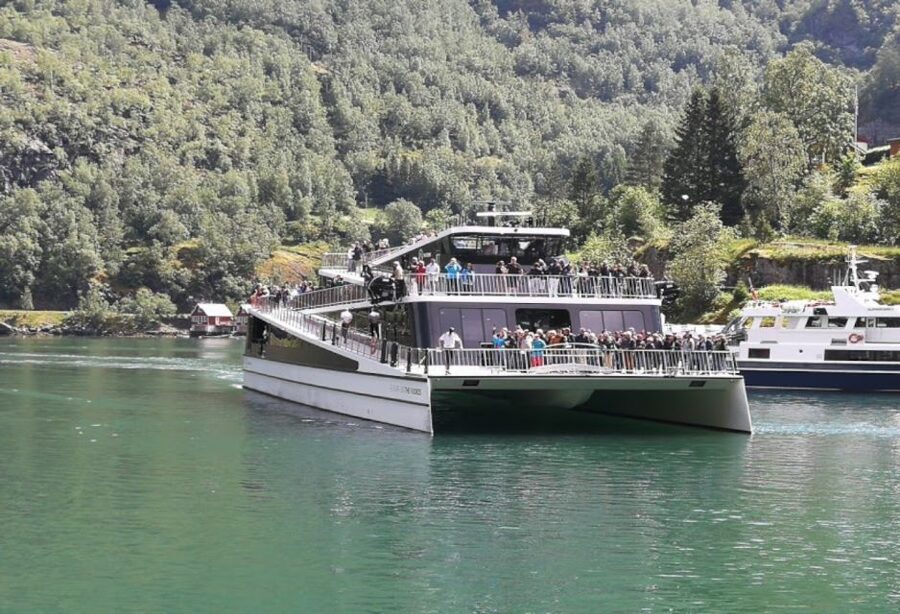 Bergen to Oslo: Private Nærøyfjord Cruise and Flåm Railway - Season, comfort, and practical limits