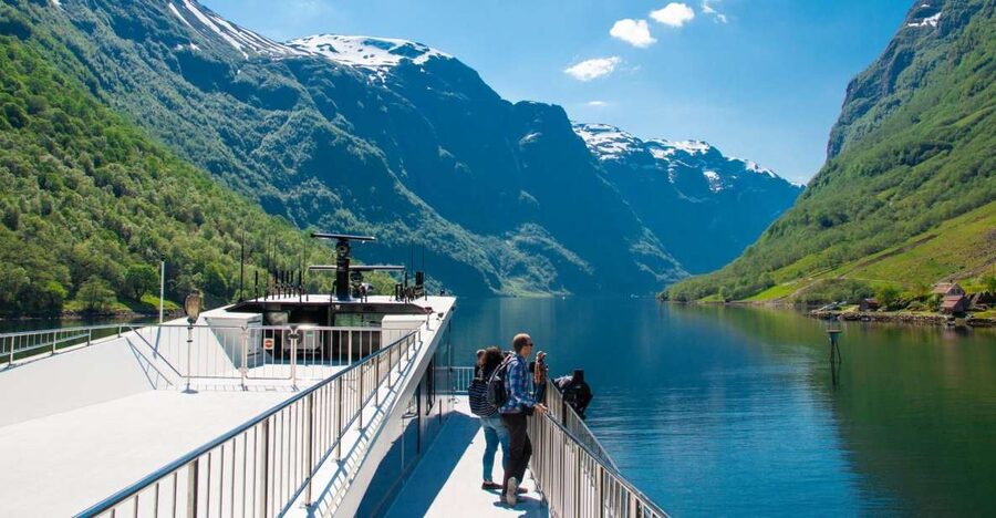 Bergen: Viking Village, Nærøyfjord Cruise & Flåm Railway - Why this tour works so well