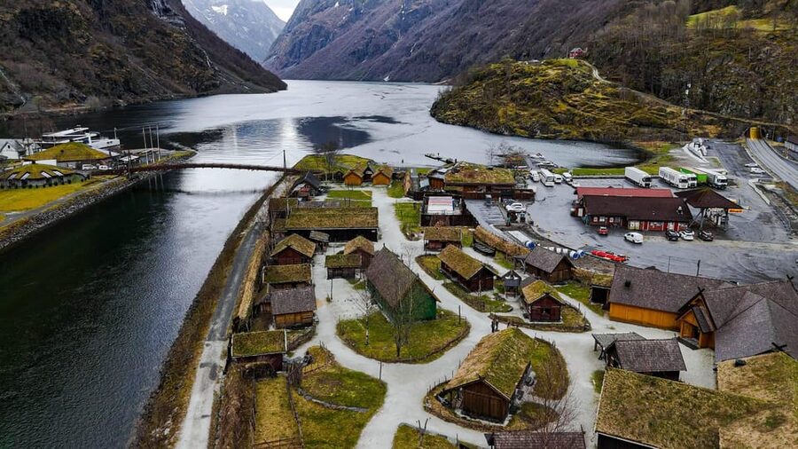 Bergen: Viking Village, Nærøyfjorden Cruise and Flåm Railway - Timing, comfort, and who should book