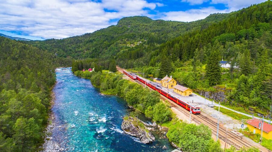 Bergen: Viking Village, Nærøyfjorden Cruise and Flåm Railway - Why this route works so well from Bergen
