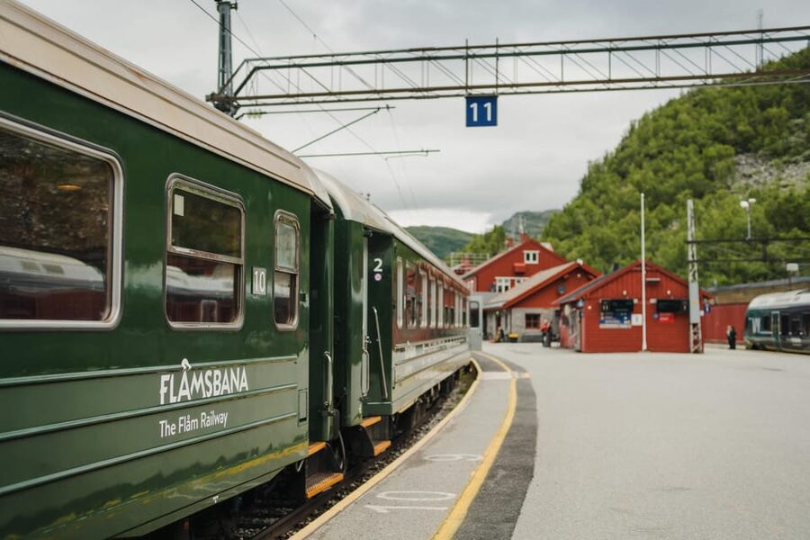 Bergen: Viking Village, Nærøyfjorden Cruise and Flåm Railway - Tvindefossen is short, tall, and worth the camera stop