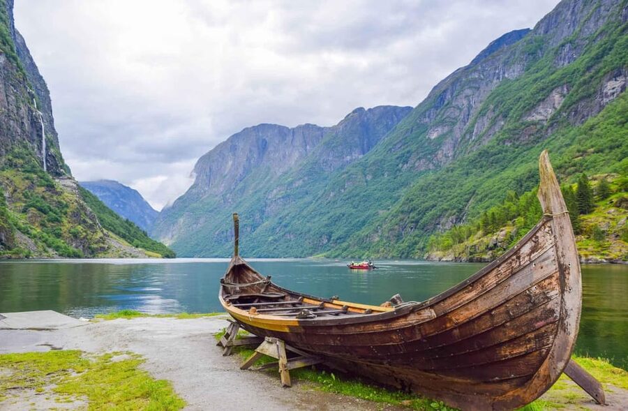 Bergen: Viking Village, Nærøyfjorden Cruise and Flåm Railway - Flåm gives you a short pause before the railway