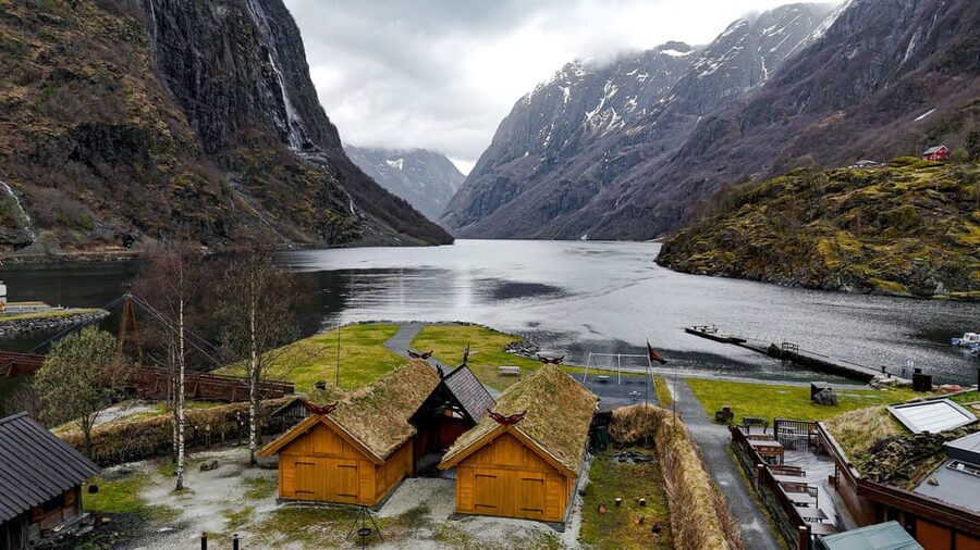 Bergen: Viking Village, Nærøyfjorden Cruise and Flåm Railway - Guides make a real difference
