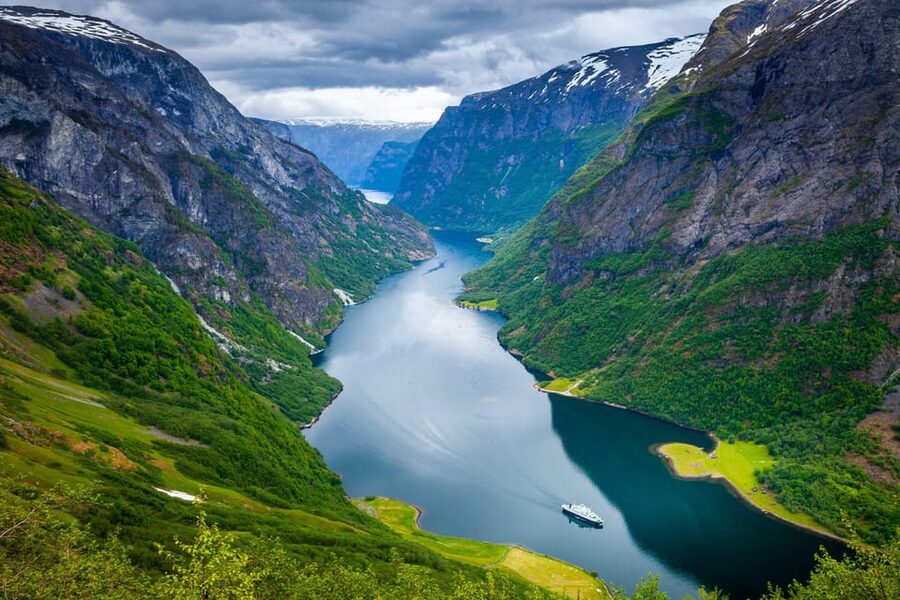Bergen: Viking Village, Nærøyfjorden Cruise and Flåm Railway - Dale gives you a practical first break