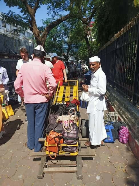 Best Combo Tour: Dabbawalas, Dhobi Ghat and Slum with Train - Why this four-hour route works