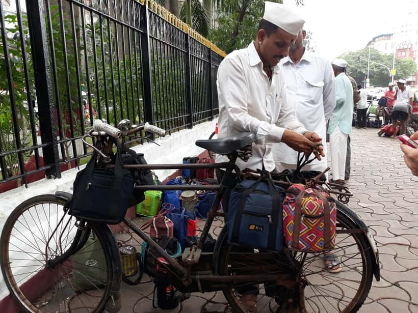Best Combo Tour: Dabbawalas, Dhobi Ghat and Slum with Train - Riding Mumbai’s suburban train for five minutes