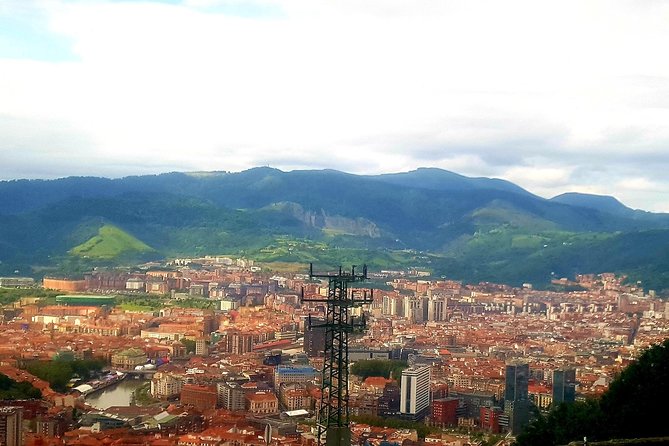Bilbao Tour + Artxanda Funicular in Spanish - Reading Bilbao from the Artxanda viewpoint
