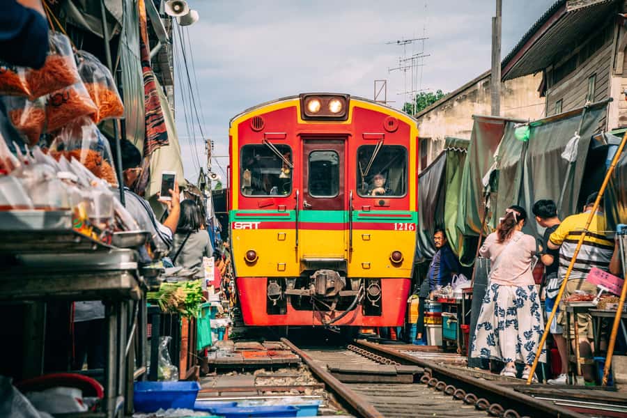 BKK: Ayutthaya, Maeklong Railway, Damnoen Saduak Floating - Maeklong Railway Market and the train that cuts through it