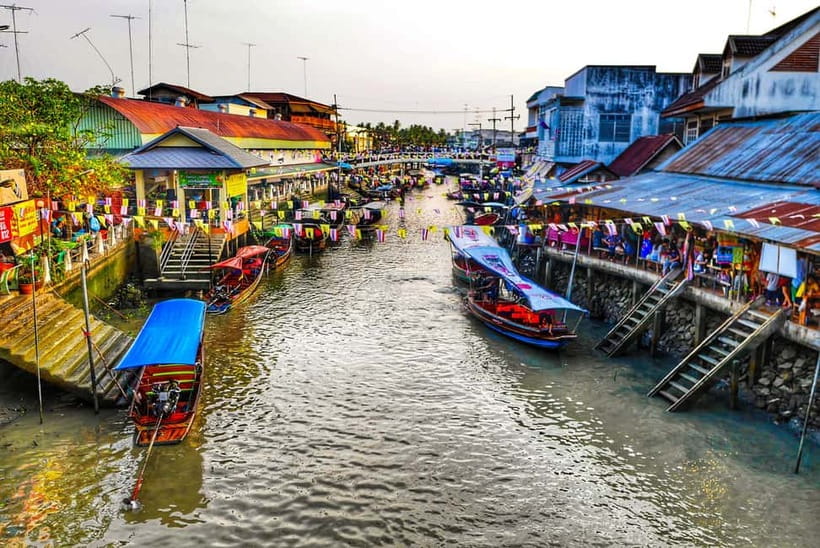 BKK: Damnoen Floating Market, Maeklong Rail & River Bridge - Choosing between Damnoen Saduak and Amphawa