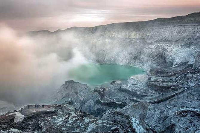 Borobudur & Prambanan in Yogyakarta, train to Malang, hike Bromo & Ijen // 4D3N - Bondowoso and the short night before Ijen
