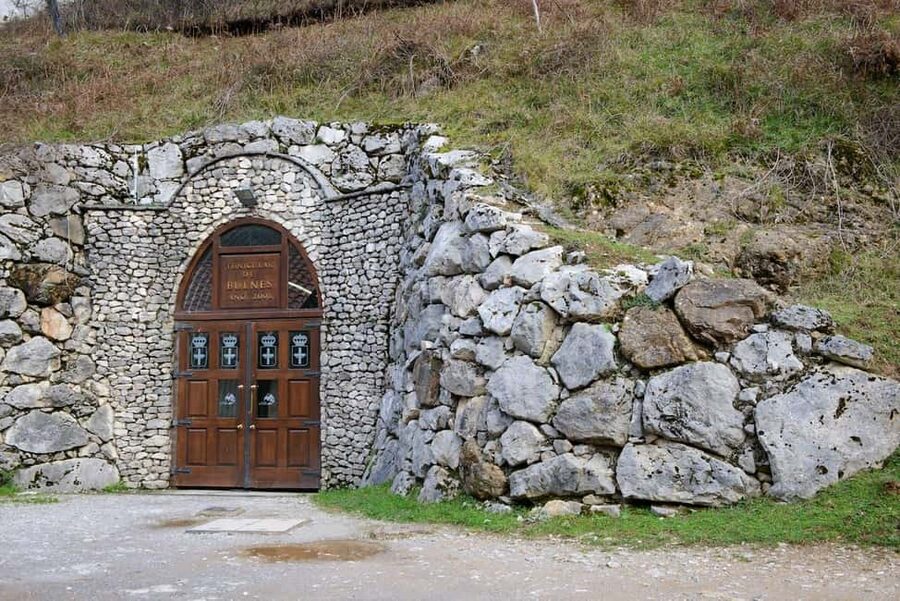 Bulnes: Excursion with funicular and Cabrales cheese cave in the Picos de Europa - Practical timing and language advice