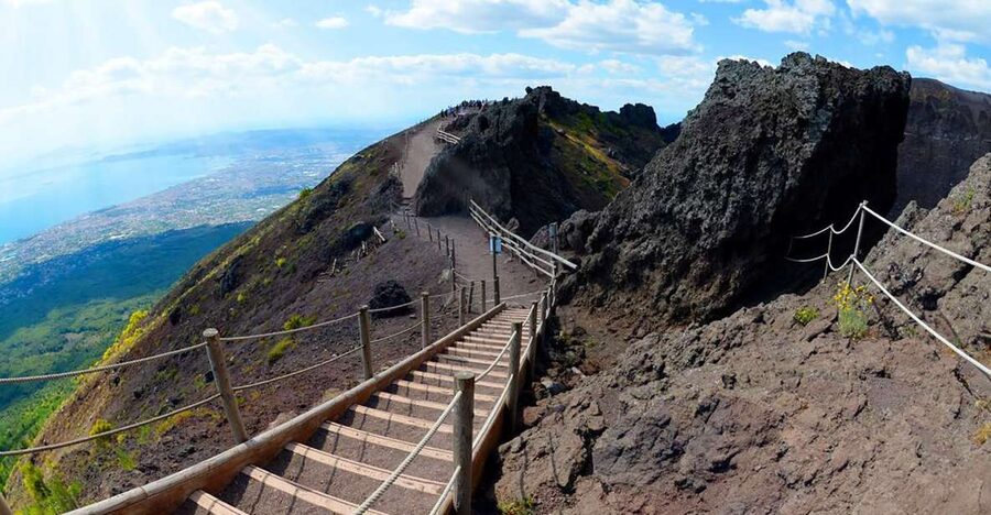 Campania Express Train Pompeii Tour with Vesuvius or Winery - Why combine Pompeii and Vesuvius in one day?