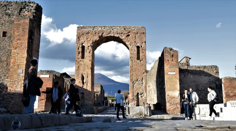 Campania Express Train Pompeii Tour with Vesuvius or Winery - Two hours inside Pompeii with a guide