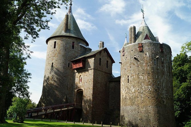 Cardiff: Welsh Castles, Mountains & Steam Railway Day Tour - The day in four useful points