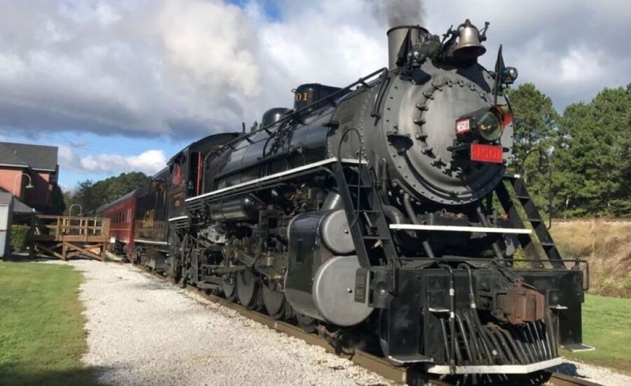 Chattanooga: Derailed Trolley Tour and Train Ride - The Tennessee Valley Railroad Museum connection