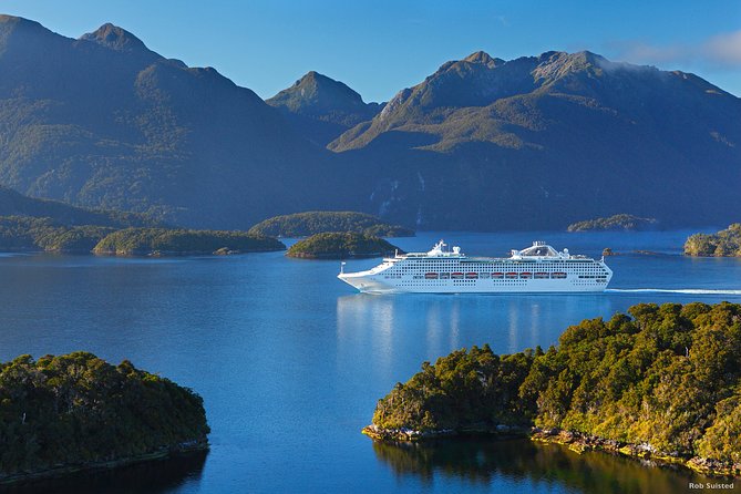 Coastal Pacific Train Journey from Picton to Christchurch - Comfortable seats, commentary, and the onboard café