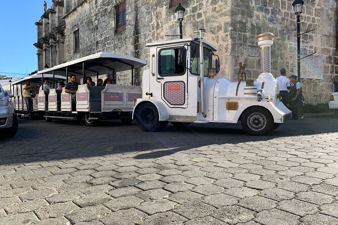 Colonial Zone Train 45 minutes of history and culture in Santo Domingo - Who will enjoy the Chuchu Colonial train most?