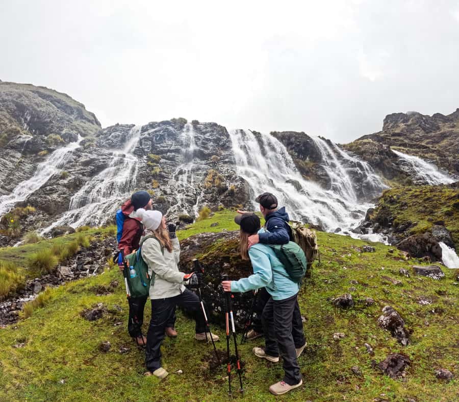 Cusco: 4-Day Lares Trek to Machu Picchu with Panoramic Train - Guides, meals, and the human side of the trek