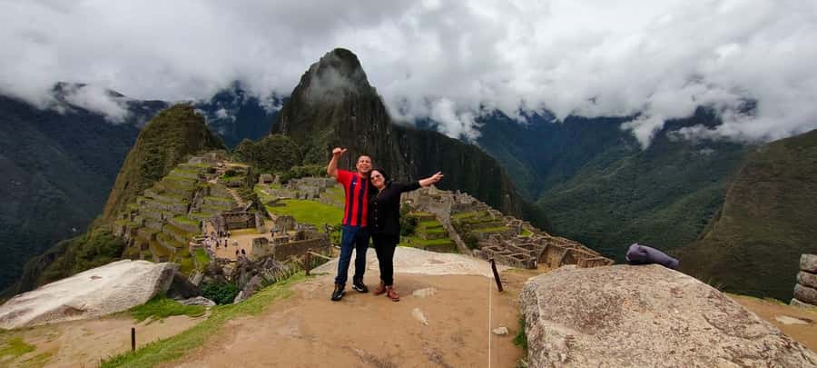 Cusco: Machu Picchu Day Trip with Train + Entrance ticket - The train from Ollantaytambo to Aguas Calientes