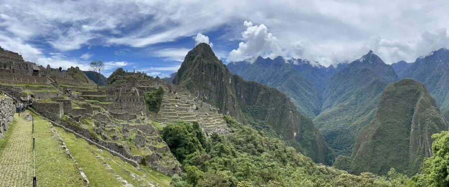 Cusco: Machu Picchu Day Trip with Train + Entrance ticket - Aguas Calientes and the 25-minute bus ride