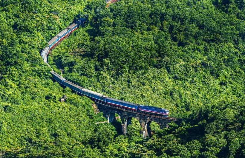 Da Nang: Hue Imperial Day Trip, Hai Van Pass Train, & Lunch - Arriving in Hue and getting to the Imperial City