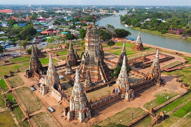 Damnoen Saduak Famous Floating Market and Mea Klong Railway Tour - What the $61.33 price really covers
