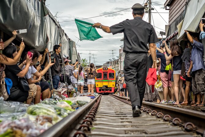 Damnoen Saduak Floating Market & Maeklong Railway From Bangkok - Who will enjoy this most