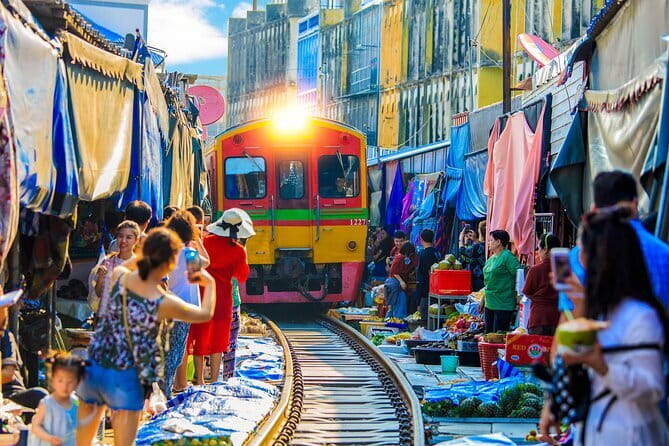 Day Trip to Bangkok Floating Market & Maeklong Railway - Damnoen Saduak: colorful, busy, and built for browsing