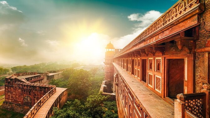 Delhi-Agra-Delhi One Day Trip By India's Superfast Train - Key points at a glance
