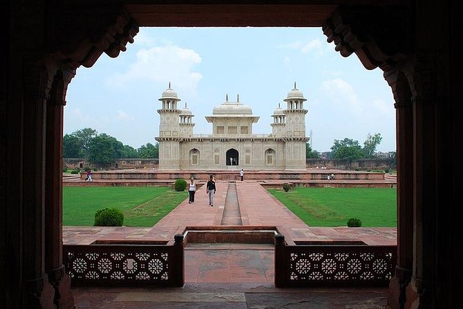 Delhi Agra Delhi: Round Trip By Gatimaan Express Train - Starting the sightseeing in a private Toyota